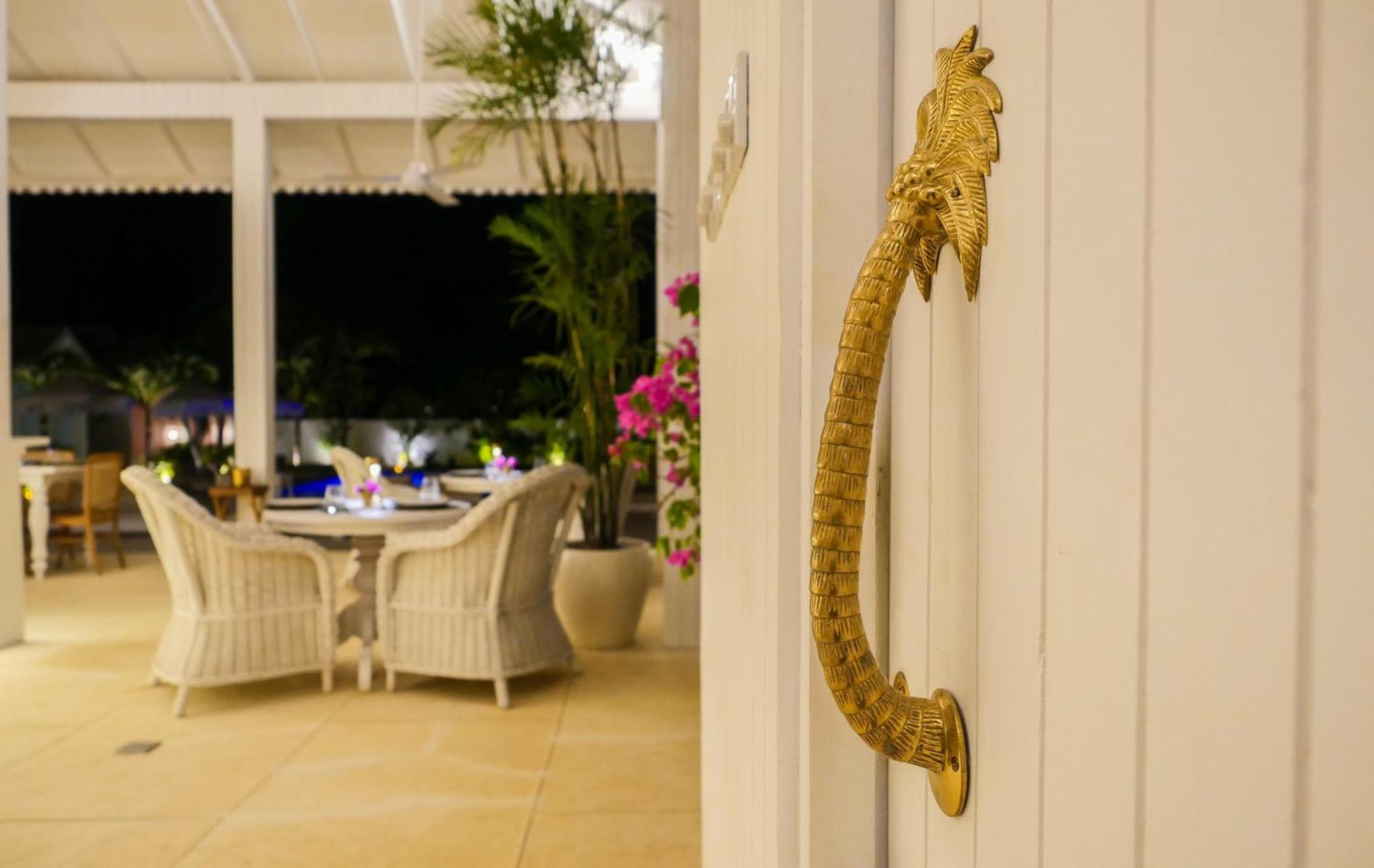 Ria Uluwatu, Tropical Chic Hotel מראה חיצוני תמונה