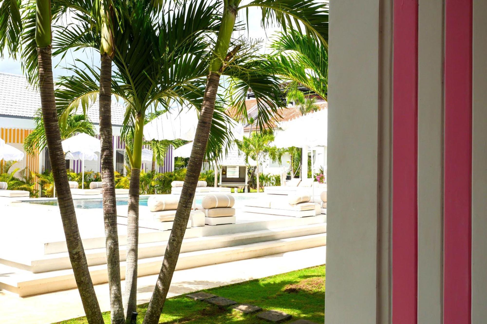 Ria Uluwatu, Tropical Chic Hotel מראה חיצוני תמונה