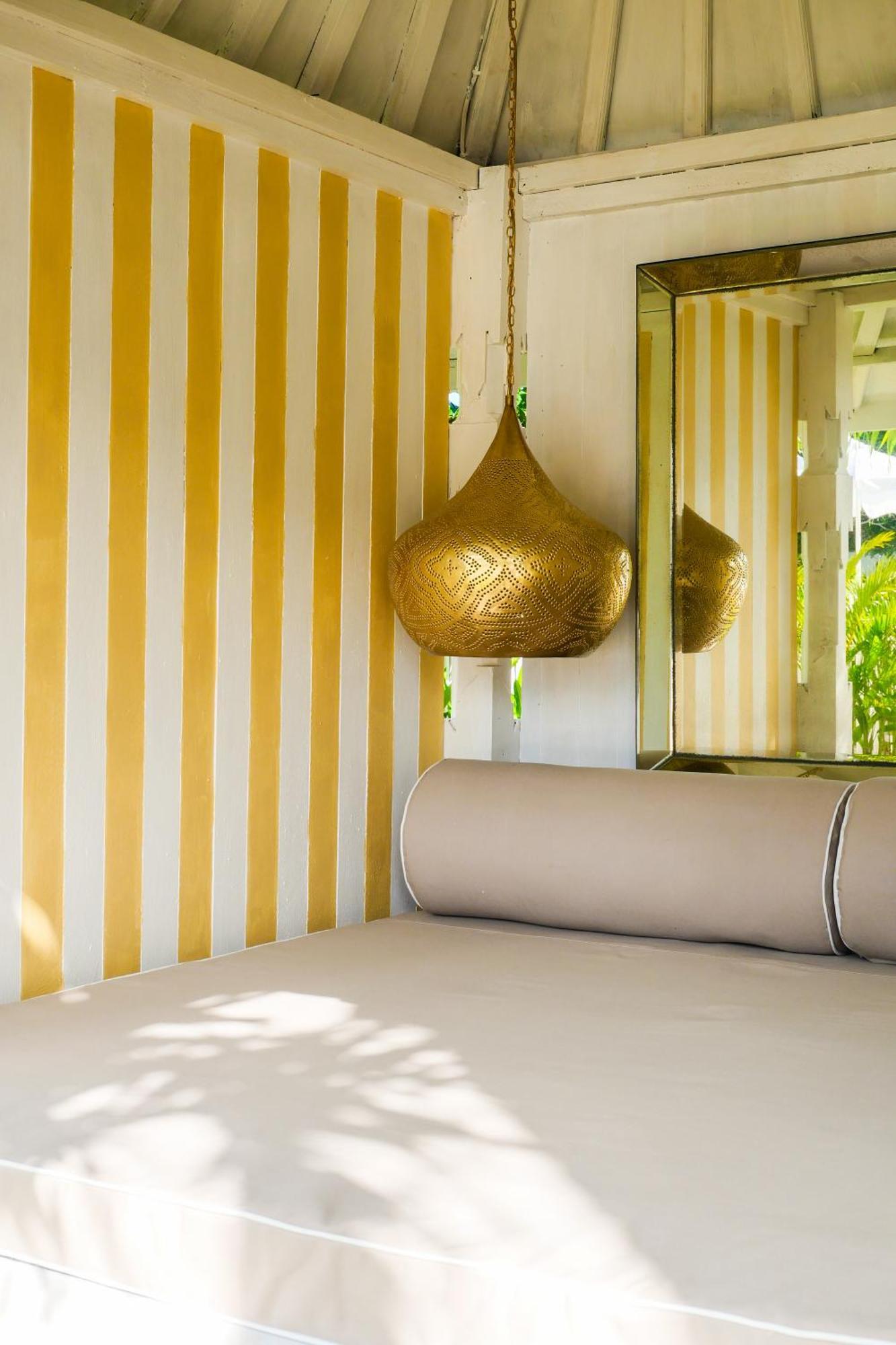 Ria Uluwatu, Tropical Chic Hotel מראה חיצוני תמונה