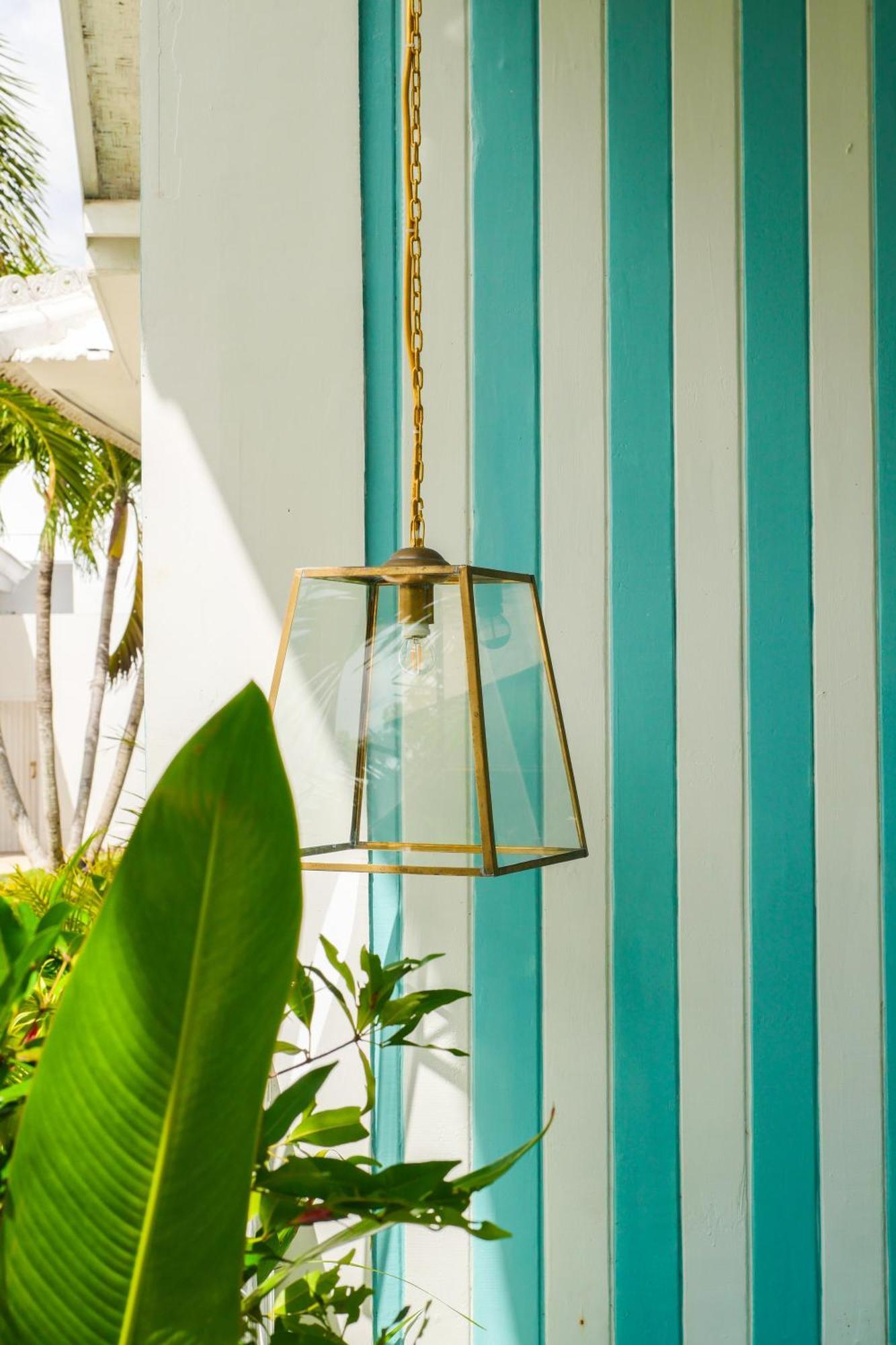 Ria Uluwatu, Tropical Chic Hotel מראה חיצוני תמונה