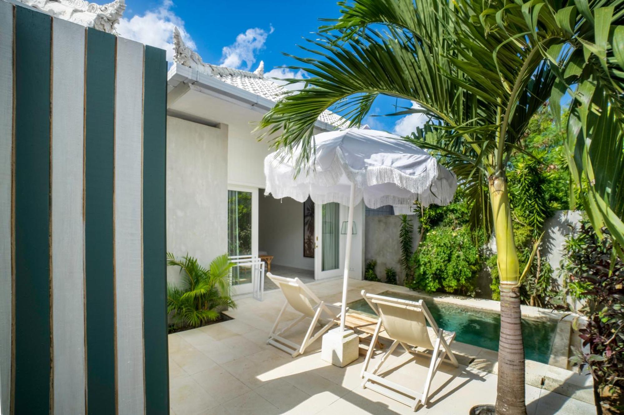 Ria Uluwatu, Tropical Chic Hotel מראה חיצוני תמונה