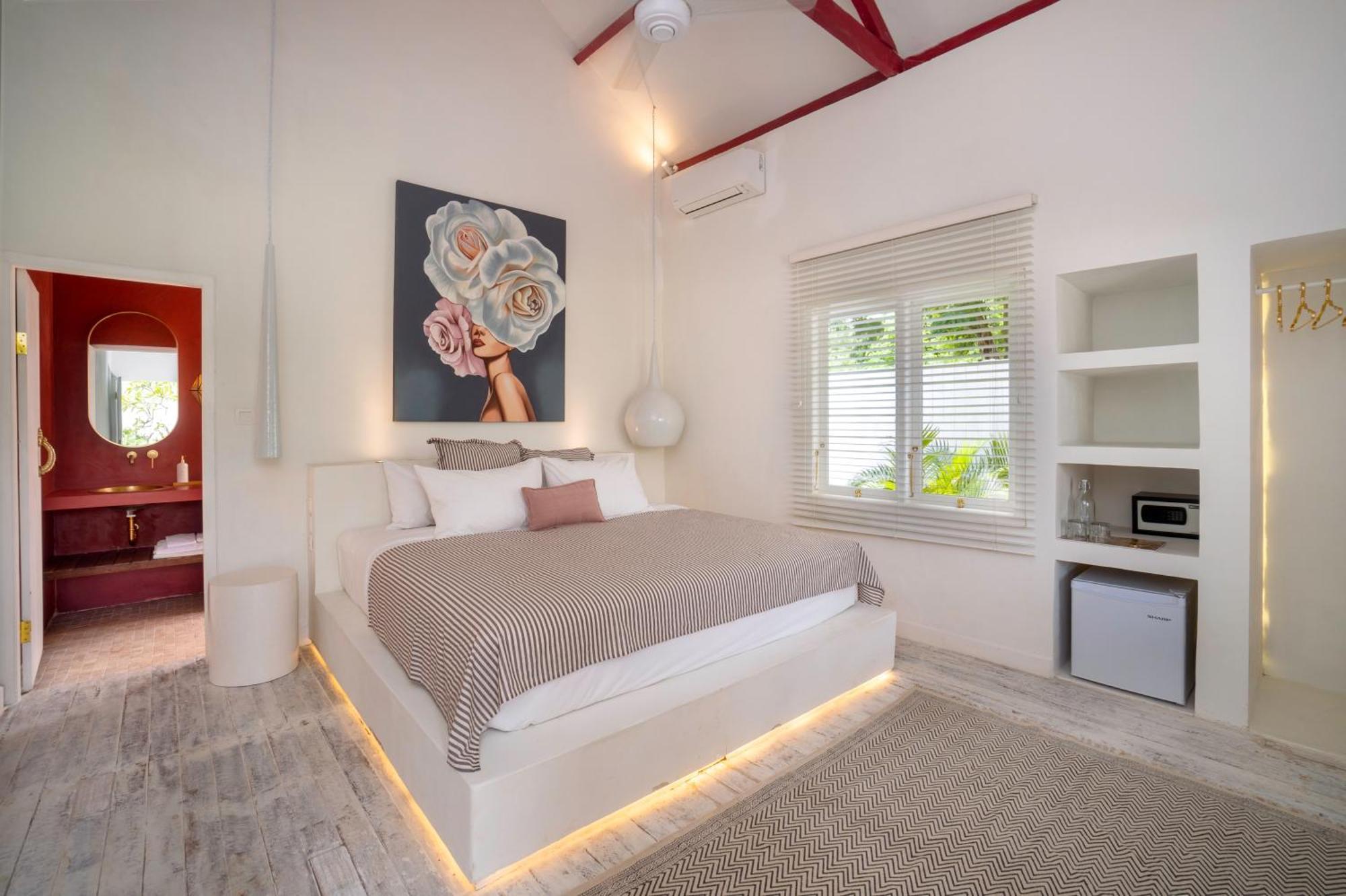 Ria Uluwatu, Tropical Chic Hotel מראה חיצוני תמונה