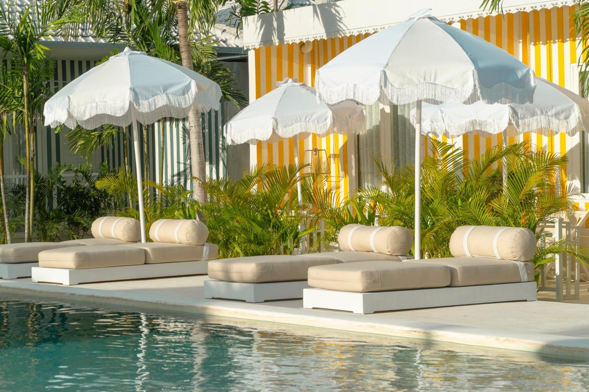 Ria Uluwatu, Tropical Chic Hotel מראה חיצוני תמונה