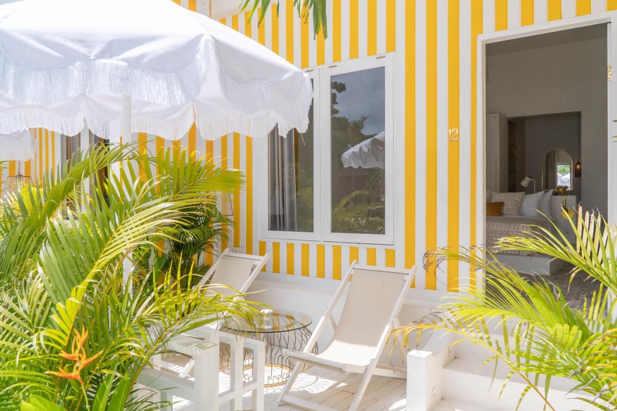 Ria Uluwatu, Tropical Chic Hotel מראה חיצוני תמונה