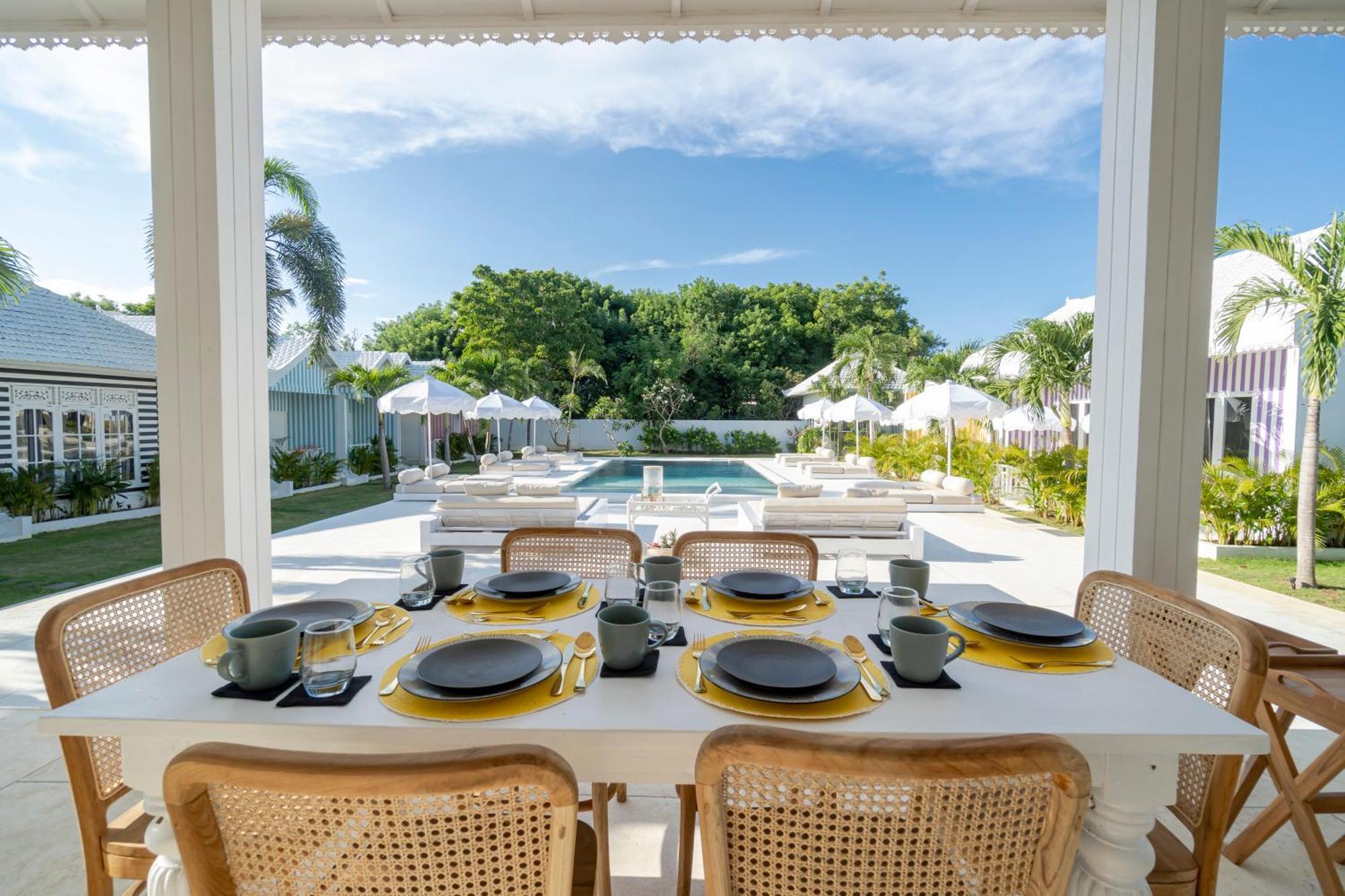 Ria Uluwatu, Tropical Chic Hotel מראה חיצוני תמונה