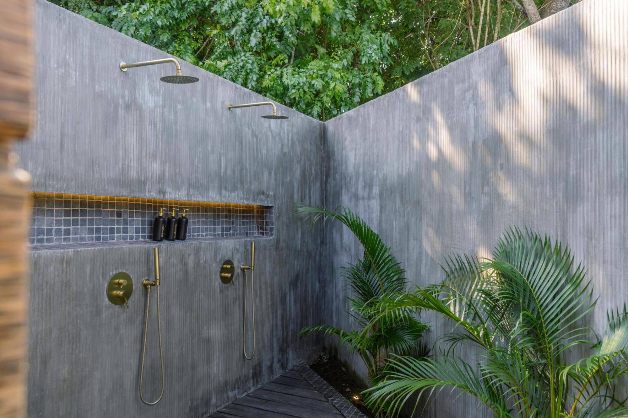 Ria Uluwatu, Tropical Chic Hotel מראה חיצוני תמונה