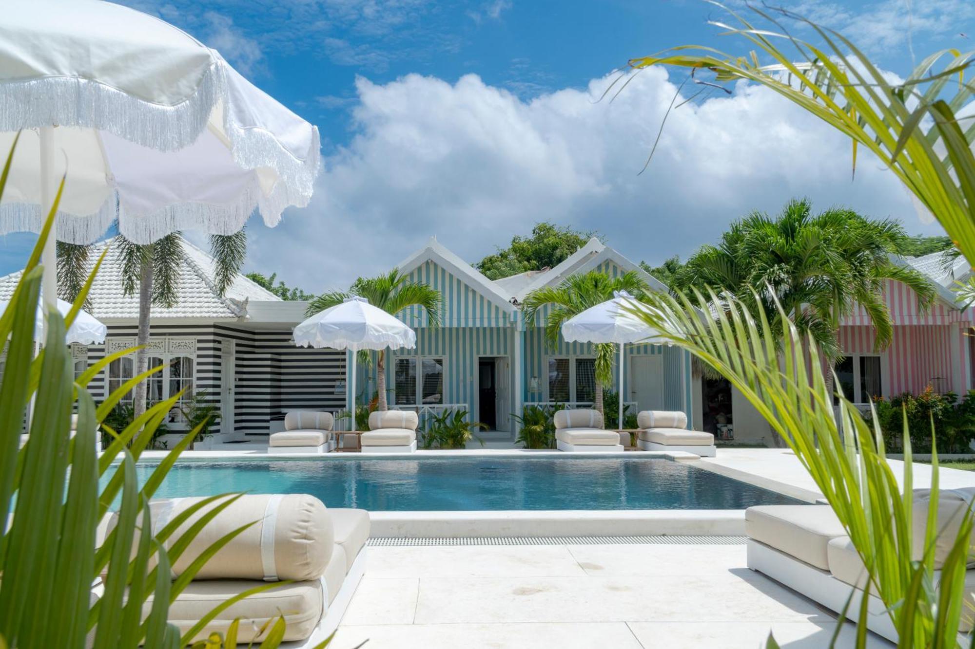 Ria Uluwatu, Tropical Chic Hotel מראה חיצוני תמונה