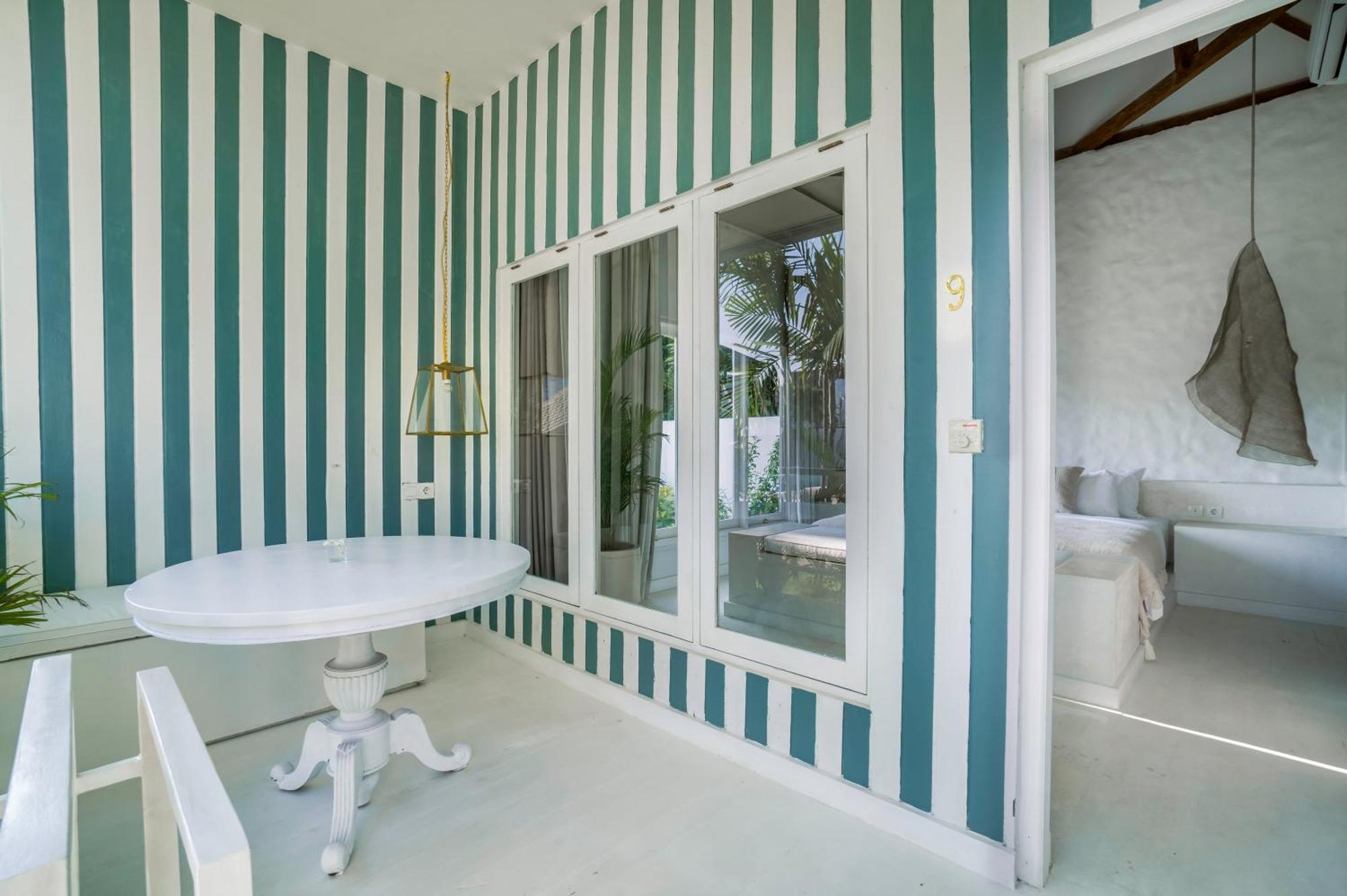 Ria Uluwatu, Tropical Chic Hotel מראה חיצוני תמונה